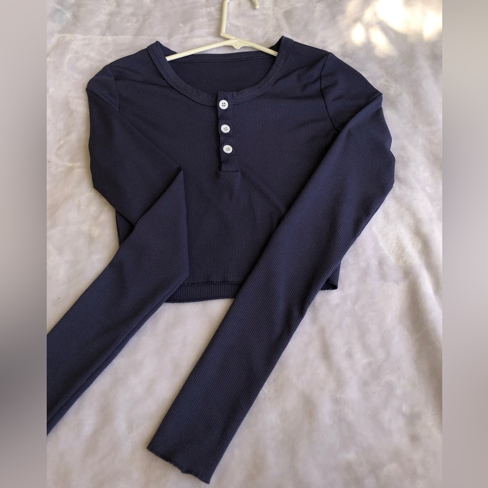 Long sleeve crop top